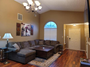 Family Friendly 3BR with King Bed & Jacuzzi Tub